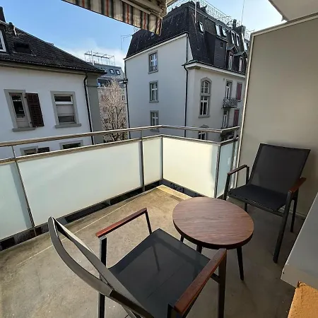 Modern 2br In The Center - Hoesch 12 Appartement